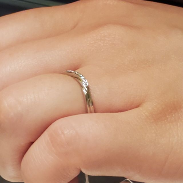 【銀座ダイヤモンドシライシの口コミ】 こちらの店舗のスタッフさんに相談したところ 様々な提案をしていただき …