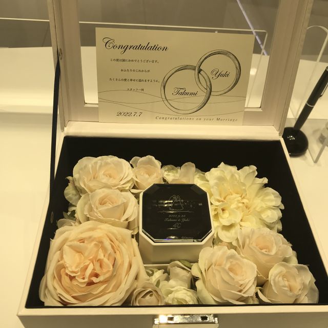 【4℃ BRIDAL(ヨンドシーブライダル)の口コミ】 リングのデザインにこだわりがあり、さまざまなサイトを見ましたが、リン…