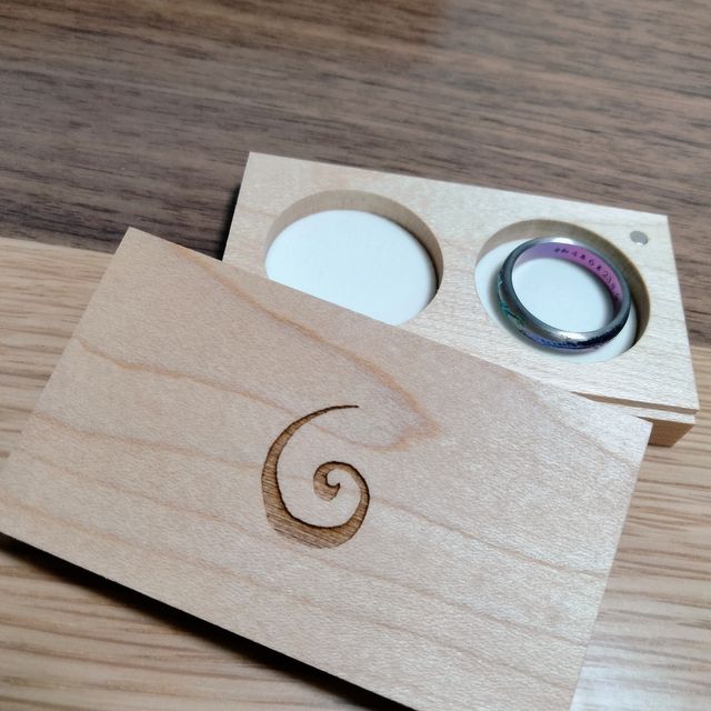 【SORA(ソラ)の口コミ】 リングに色を入れられるという特殊性。
結婚指輪は普段着用できるシンプル…