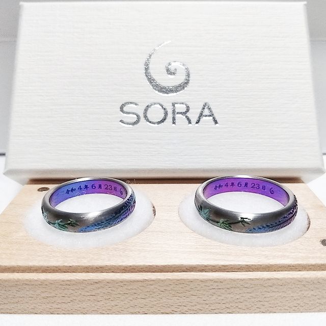 【SORA(ソラ)の口コミ】 リングに色を入れられるという特殊性。
結婚指輪は普段着用できるシンプル…