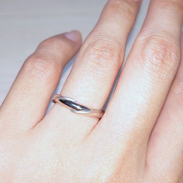 【アイプリモ(I-PRIMO)の口コミ】 決め手は、「2色リング」と「左右非対称」という事です。

ベースと斜めラ…