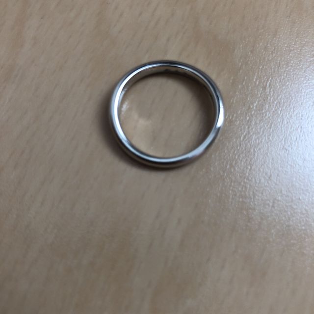 【4℃ BRIDAL(ヨンドシーブライダル)の口コミ】 ・シンプルすぎないデザイン性のあるリングを理想としていました。こちら…