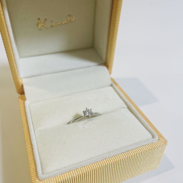 【ケイウノ ブライダル(K.UNO BRIDAL)の口コミ】 シンプルなデザインで、飽きがこなさそうなデザインがよかったのでこちら…