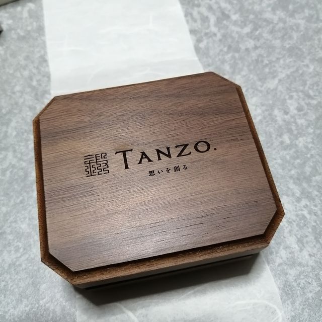 【TANZO.(鍛造指輪)の口コミ】 鍛造製法なので、指輪の着け心地がとても良かったのが決め手です。
また、…
