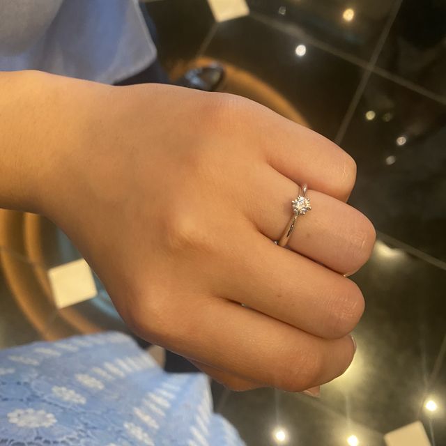 【エクセルコダイヤモンド(EXELCO DIAMOND)の口コミ】 彼が決めてくれました。
ダイヤの形、台座の形、全てが完璧です。彼が言う…