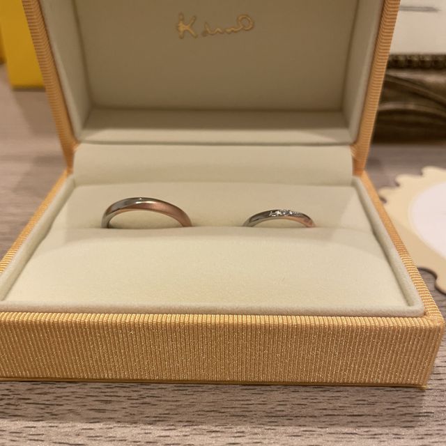 【ケイウノ ブライダル(K.UNO BRIDAL)の口コミ】 2色のデザインが素敵でした。内側にレーザーで刻印を入れることができたり…