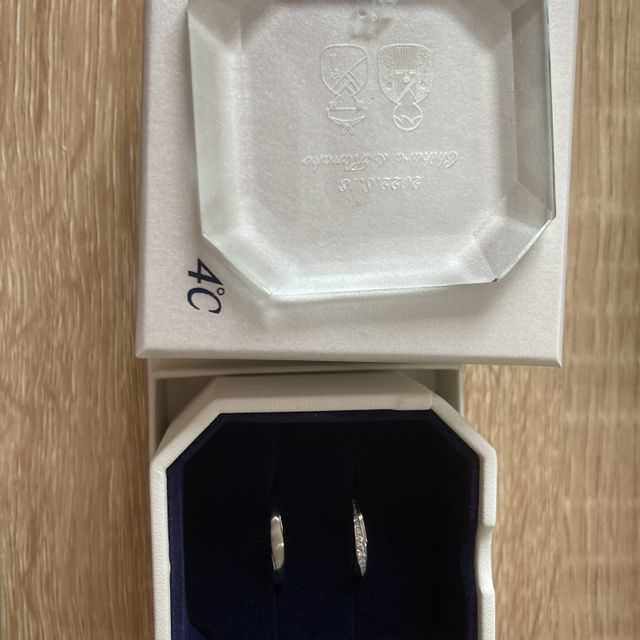 【4℃ BRIDAL(ヨンドシーブライダル)の口コミ】 デザイン、価格、質において全てに魅力を感じたから。値段が高すぎないの…