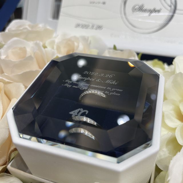 【4℃ BRIDAL(ヨンドシーブライダル)の口コミ】 指輪をつけたときに、どの角度からみてもダイヤの輝きが見えて、何十年先…