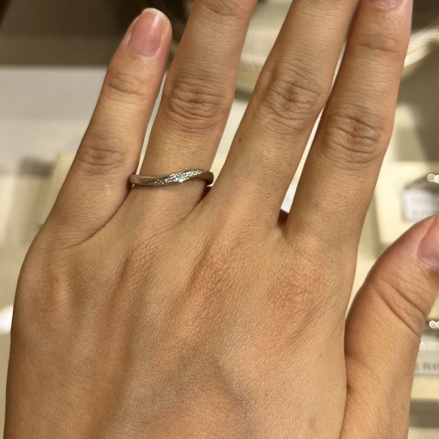 【TRECENTI(トレセンテ)の口コミ】 ウェーブの形で探していたため、とても好きなデザインでした。ペアのデザ…