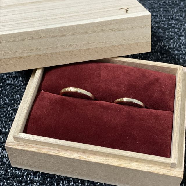 【ichi(イチ)の口コミ】 いかにも結婚指輪というデザインのものはあまり好みでは無かったので、少…