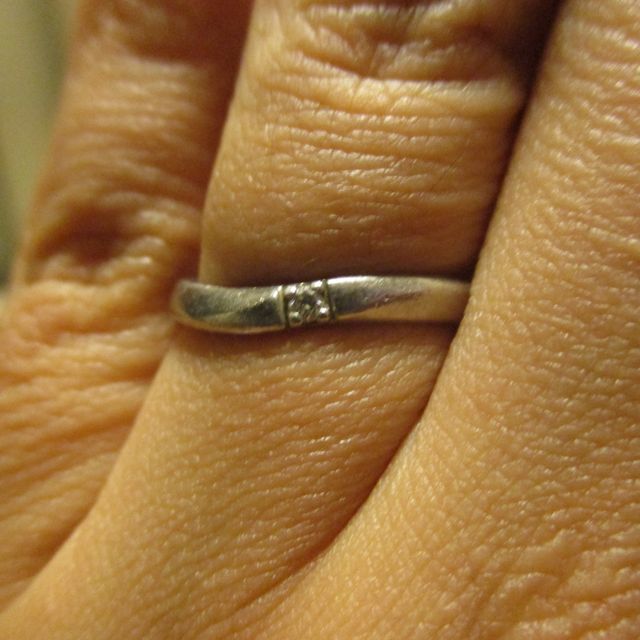 【4℃ BRIDAL(ヨンドシーブライダル)の口コミ】 凝ったものではなくシンプルでずっとはめていても邪魔にならないデザイン…