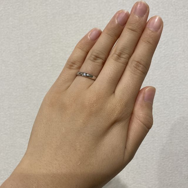 【ラザール ダイヤモンド(LAZARE DIAMOND)の口コミ】 少し捻りのあるデザインが好きで、すごく気に入りました。
また、シンプル…