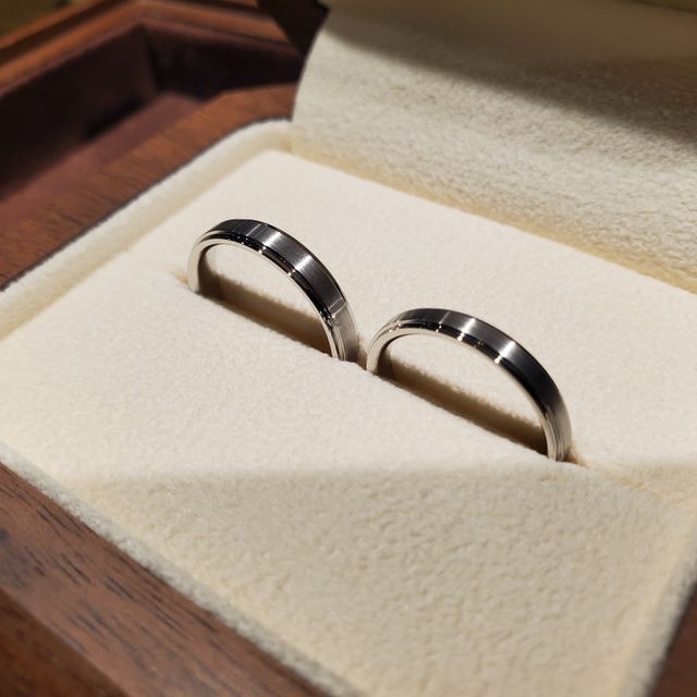 【TANZO.(鍛造指輪)の口コミ】 プラチナ素材で、平打ちっぽいデザイン(できれば段差デザイン)を探してい…