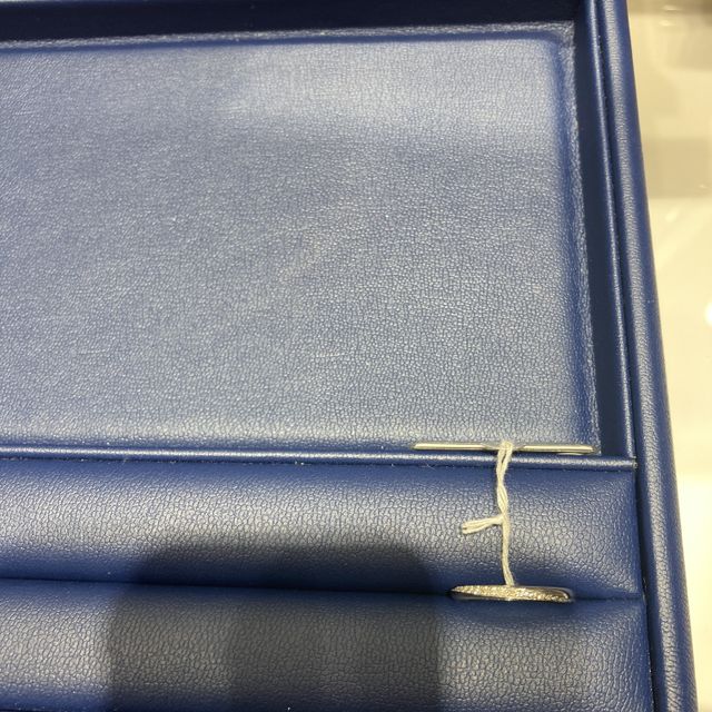 【銀座ダイヤモンドシライシの口コミ】 元々、細いラインの指輪が好きで、私が気に入った指輪は、デザインがとて…