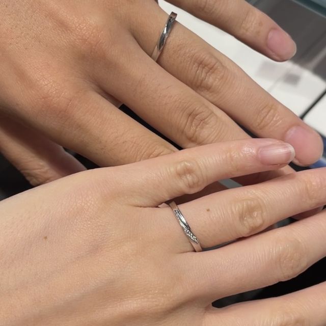 【銀座ダイヤモンドシライシの口コミ】 丸みのあるデザインでしか考えておらず、やや角張ったものは似合わないと…