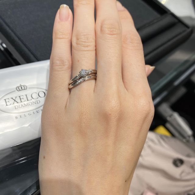 【エクセルコダイヤモンド(EXELCO DIAMOND)の口コミ】 サイドにメレダイヤやパヴェダイヤがあるものがいいと思って探していまし…