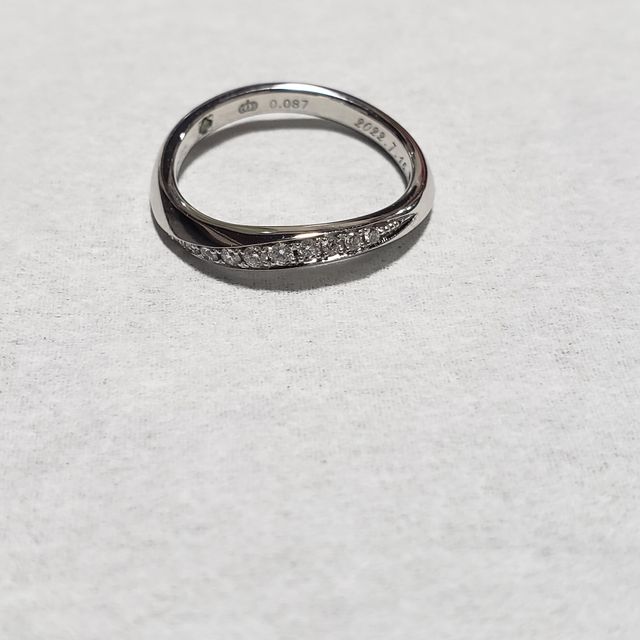 【エクセルコダイヤモンド(EXELCO DIAMOND)の口コミ】 自分の手にとてもしっくりきて、
ダイヤモンドの輝きが凄く綺麗だったのが…