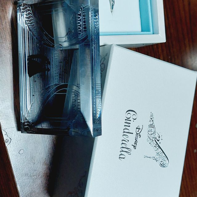 【Disney Cinderella(ディズニー シンデレラ)の口コミ】 限定商品で、ブルーダイヤがとても可愛いです。
ピンクダイヤもありました…