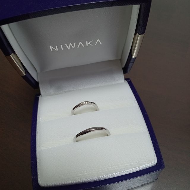 【俄(にわか)の口コミ】 お互い初めての結婚指輪選びでしたが、デザインがいいねと一番に選びまし…