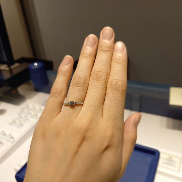 【銀座ダイヤモンドシライシの口コミ】 ネットで婚約指輪候補を探しているなかで、一番気に入っていた指輪でした…