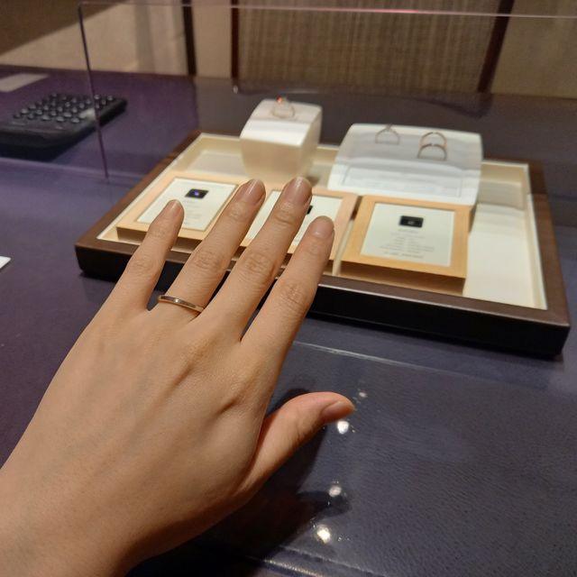 【N.Y.NIWAKA(ニューヨークニワカ)の口コミ】 シンプルで、かつ、すこし珍しいデザインの結婚指輪を探していました。NIW…