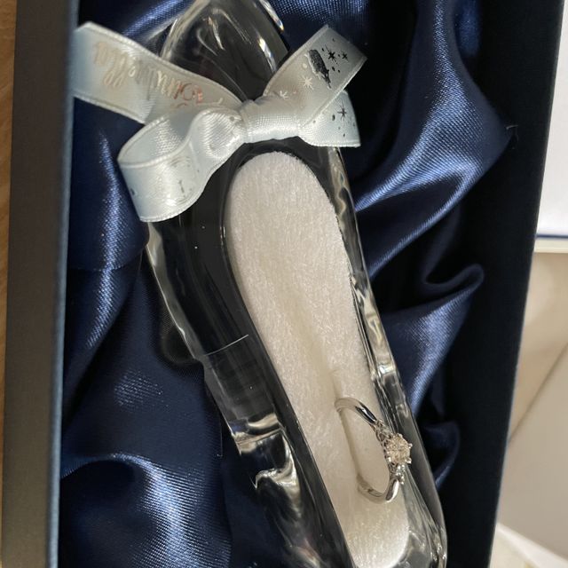 【Disney Cinderella(ディズニー シンデレラ)の口コミ】 特に希望のデザインなどは無くお店に行き、たくさんの指輪を見せていただ…