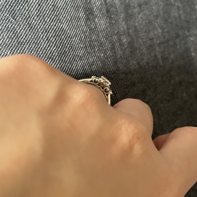 【Disney Cinderella(ディズニー シンデレラ)の口コミ】 特に希望のデザインなどは無くお店に行き、たくさんの指輪を見せていただ…