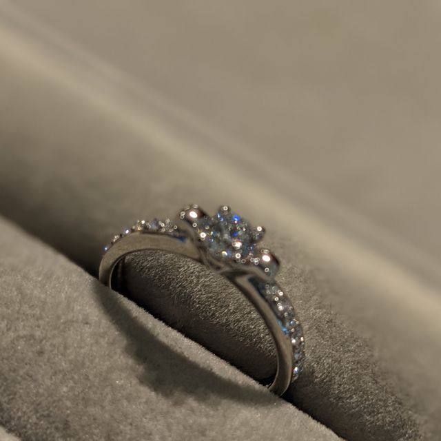 【WATANABE / 卸商社直営　渡辺の口コミ】 はじめはエタニティーを探していたのですが、大きなダイヤを付けても他の…