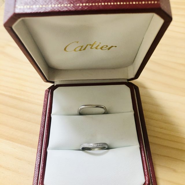 【カルティエ(Cartier)の口コミ】 もともと結婚指輪は、シンプルなシルバーでと決めていました。カルティエ…