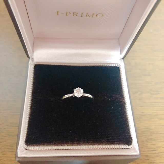 【アイプリモ(I-PRIMO)の口コミ】 ダイヤが良いものを選んでくれたので、ダイヤが映える一石の指輪を選びま…