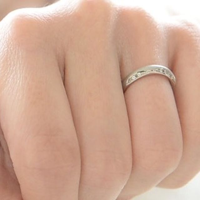 【COLANY(コラニー)の口コミ】 毎日身につけられるような、シンプルなデザインのものを探していました。
…