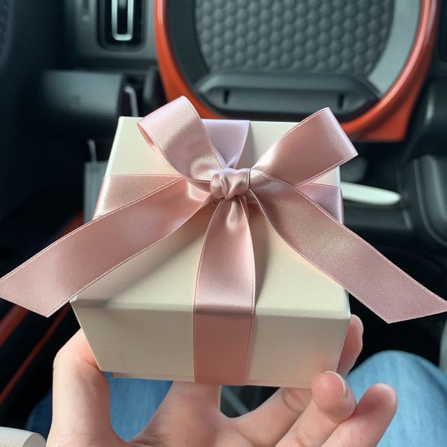 【アイプリモ(I-PRIMO)の口コミ】 ユノーのプラチナをペア購入し、刻印とお互いの誕生石を入れました。付け…