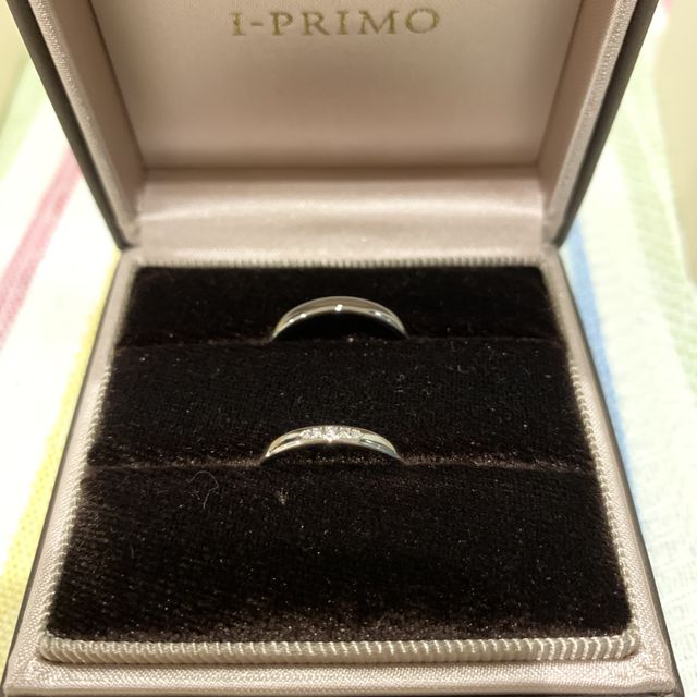 【アイプリモ(I-PRIMO)の口コミ】 ユノーのプラチナをペア購入し、刻印とお互いの誕生石を入れました。付け…