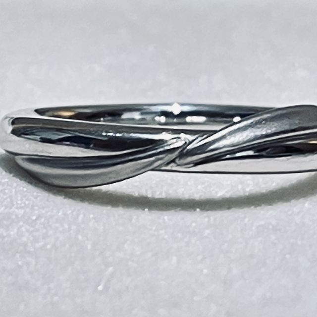 【ケイウノ ブライダル(K.UNO BRIDAL)の口コミ】 素材は夫婦お揃いでプラチナを選びました。
夫の指輪のアイデアベースは、…