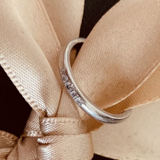 【ラザール ダイヤモンド(LAZARE DIAMOND)の口コミ】 夫婦共に接客業だったので、シンプルかつ馴染みやすいデザインを探してい…