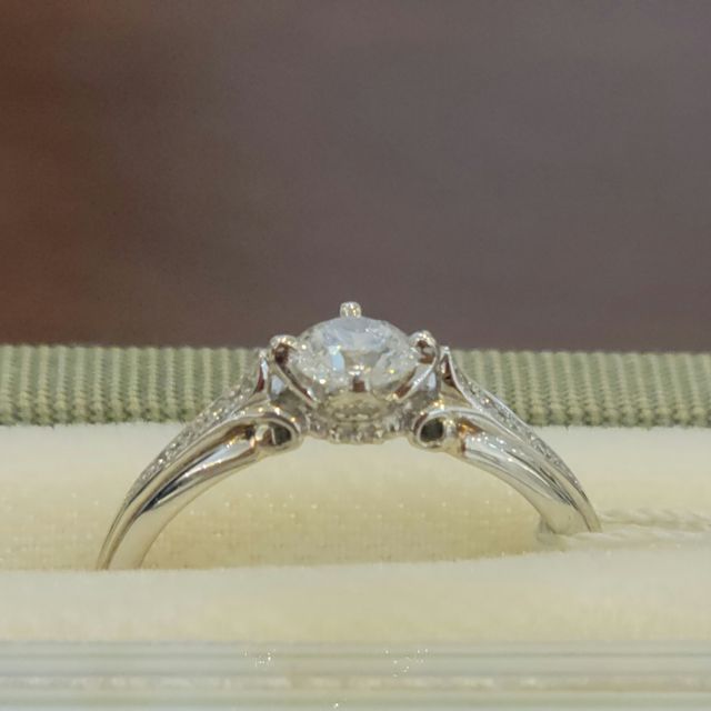 【LAPAGE(ラパージュ)の口コミ】 アンティークなデザインが好きで選びました。他社のデザインだと直線や曲…