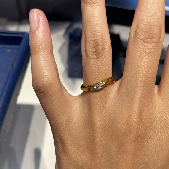 【銀座ダイヤモンドシライシの口コミ】 タテヅメでダイヤがついているのがかわいくて、かなり惹かれました。しか…