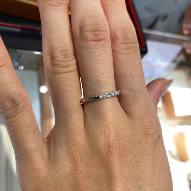 【HIROUMI(ヒロウミ)の口コミ】 鍛造にこだわった結婚指輪でとても指通りがよく心地いい着け心地でした。…