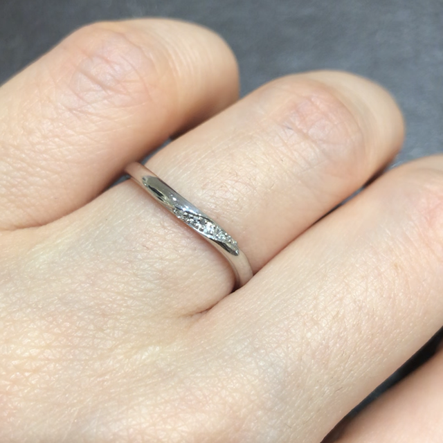 【TRECENTI(トレセンテ)の口コミ】 この指輪は、リング自体もウェーブしていて、ダイヤ部分もウェーブしてい…