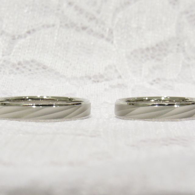 【輪-RIN-の口コミ】 あまり派手でなく、普段付けていられるようなデザインで
つや消しのものが…