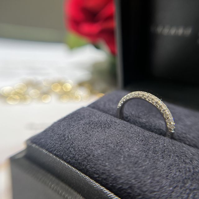 【ラザール ダイヤモンド(LAZARE DIAMOND)の口コミ】 キラキラと輝くパヴェデザインのリング
すごく可愛いデザインで一目惚れで…