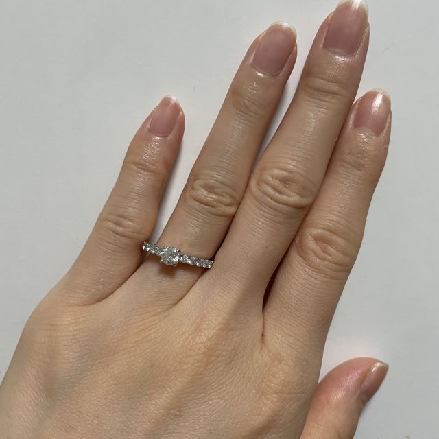 【ラザール ダイヤモンド(LAZARE DIAMOND)の口コミ】 婚約指輪を一生つけたかったので、いつまでもつけれるようなデザインとゴ…