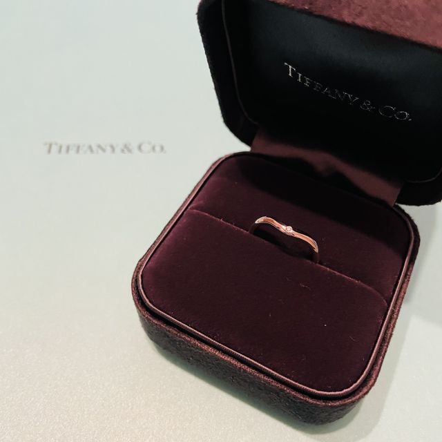 【ティファニー(Tiffany & Co.)の口コミ】 毎日着けるものなので、憧れのティファニーの指輪を希望しておりました。
…