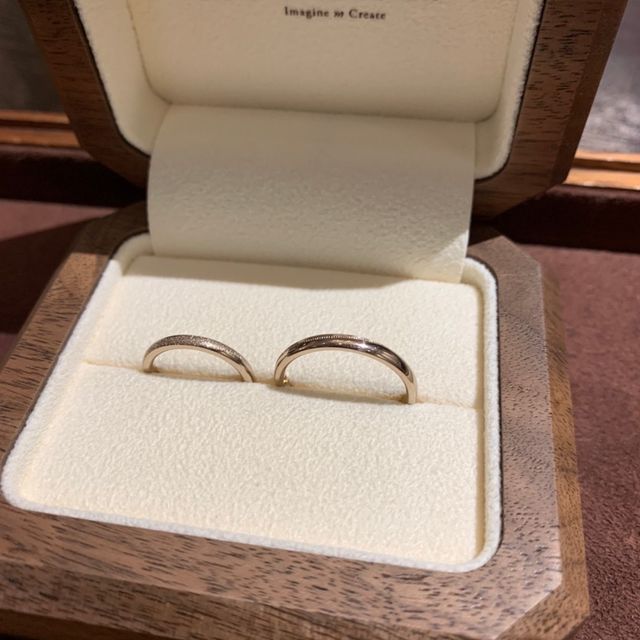 【TANZO.(鍛造指輪)の口コミ】 手頃な値段と付け心地の良さが決め手となりました。
また、色々なデザイン…