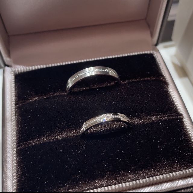 【アイプリモ(I-PRIMO)の口コミ】 シンプルだけどミルグレインで個性のあるデザインが気に入りました。何も…