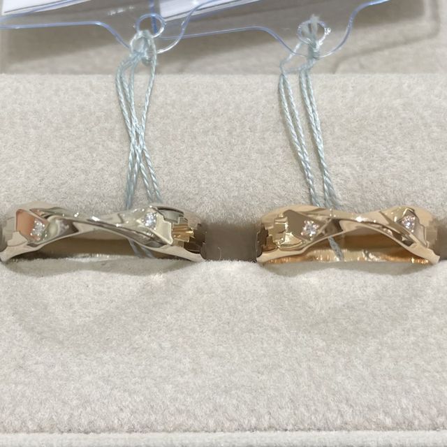 【輪-RIN-の口コミ】 人と被らないようなデザインです！正面にひねりがあり、サイドにダイヤモ…