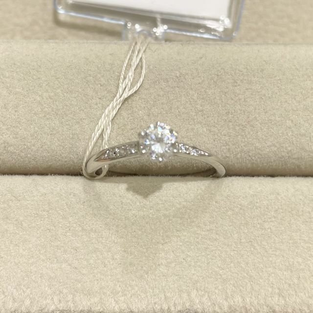 【輪-RIN-の口コミ】 ウィリアム•レニー•ダイヤモンドというとても綺麗に輝くダイヤ…