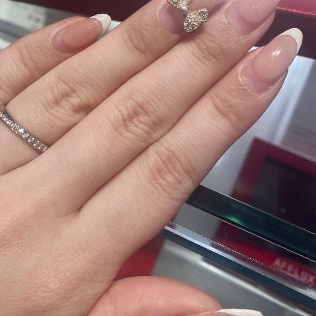 【AFFLUX(アフラックス)の口コミ】 内甲丸で作られたリングで、まず着け心地が良いです。
私は華やかなデザイ…