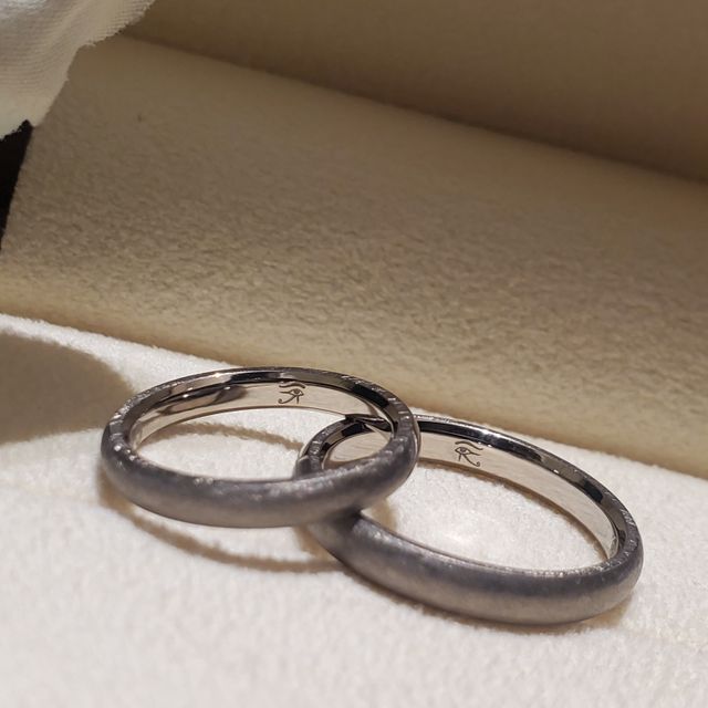 【TANZO.(鍛造指輪)の口コミ】 加工の種類が豊富でいくつか迷いましたが、どちらも取り入れる提案をして…