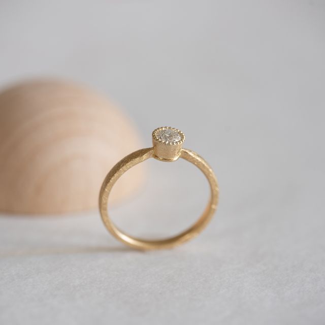 【Cayof(カヨフ)の口コミ】 セミオーダーで作成することができ、
素材感の調整やリング幅の変更をし、…